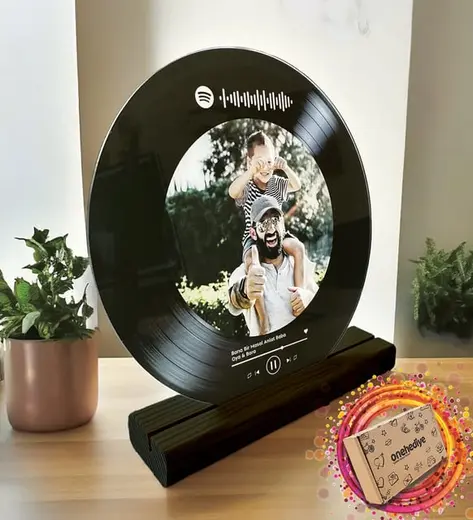 Kişiye Özel Tasarlanan Fotoğraflı Spotify Şarkı Barkodlu Yuvarlak Plak Tasarım Fotoğraf Çerçevesi (Siyah)