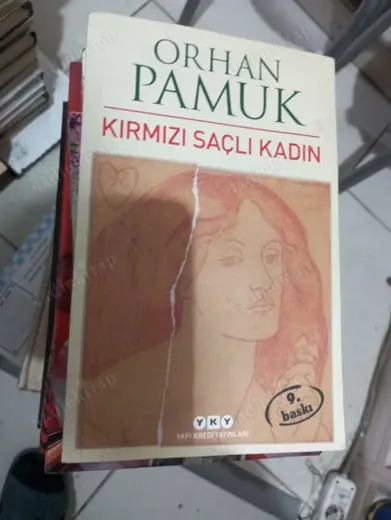 KIRMIZI SAÇLI KADIN