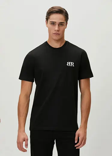 Siyah Kask Baskılı T-shirt