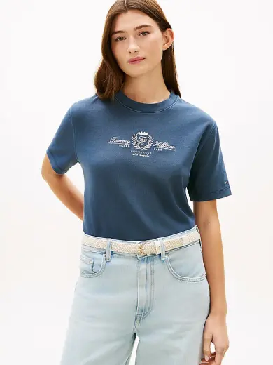 Kadın Varsity Crest Modern T-shirt