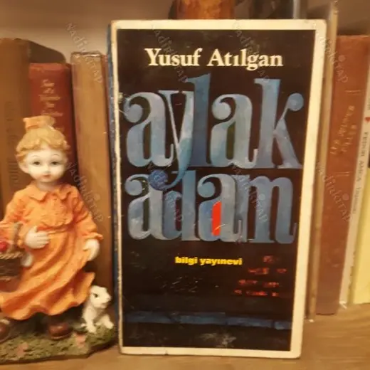 AYLAK ADAM / İMZALI