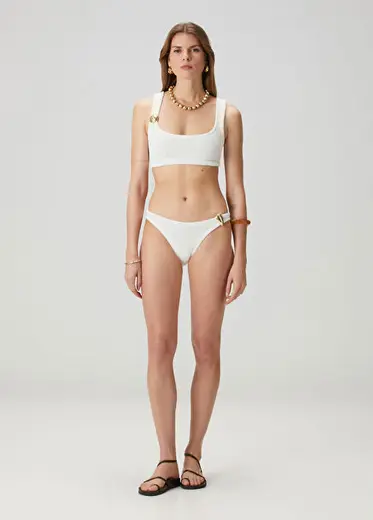 Beyaz Gold Aksesuarlı Bikini Takımı