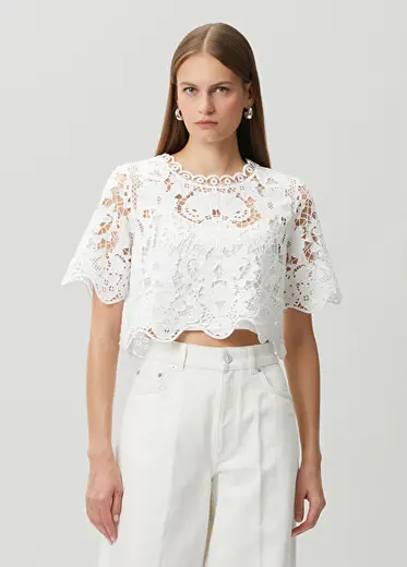 Beyaz Çiçek Desenli Dantelli Crop T-shirt