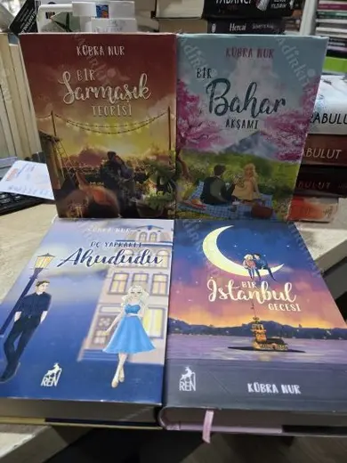 KÜBRA NUR SETİ 4 KİTAP ( BİR BAHAR AKŞAMI ) - ( BİR SARMAŞIK TEORİSİ ) - ( BİR İSTANBUL GECESİ ) - ( ÜÇ YAPRAKLI AHUDUDU ) ŞÖMİZLİ CİLTLİ