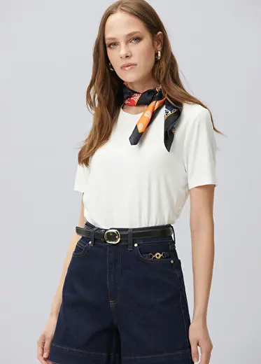 Beyaz Bisiklet Yaka Basic T-shirt