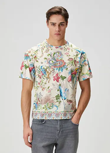 Çok Renkli Sırtı Baskılı T-shirt