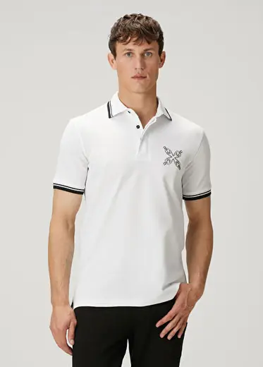 Beyaz Polo Yaka Baskılı T-shirt