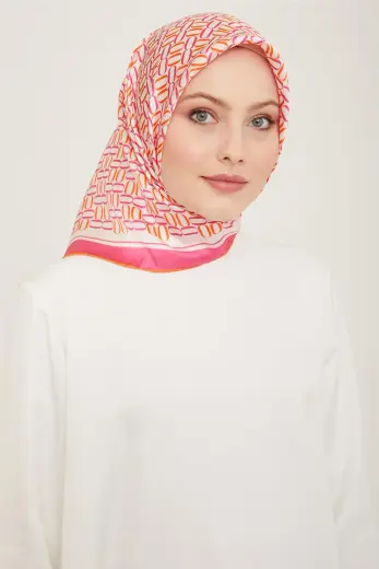 Armine Klasik Desenli Sura İpek Eşarp 24YA9149 50 32