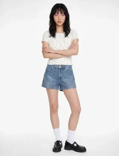 Pamuklu Regular Fit Cep Detaylı Mini Denim Şort