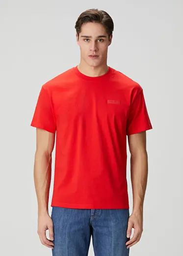 Kırmızı Logo Detaylı T-shirt
