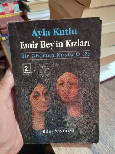 EMİR BEY'İN KIZLARI & Bir Göçmen Kuştu O ( 2 )imzalı ithaflı