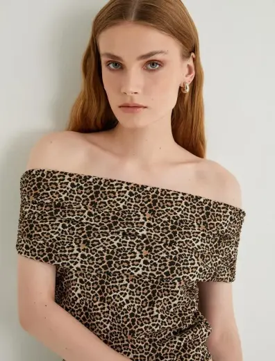 Leopar Desenli Bluz Kısa Kollu Kayık Yaka Drapeli Slim Fit Bürümcük