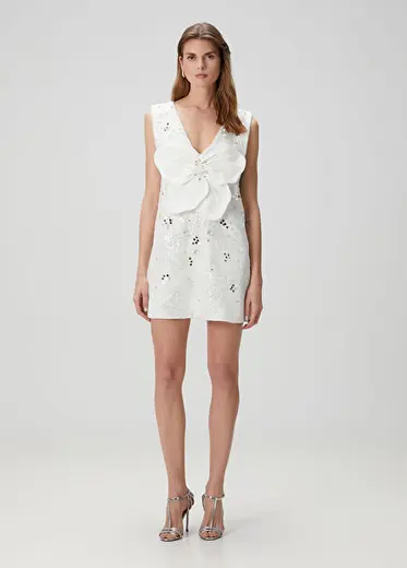 White Lace Dantel Boncuk İşlemeli Çiçek Aksesuarlı Kadın Kısa Abiye Elbise