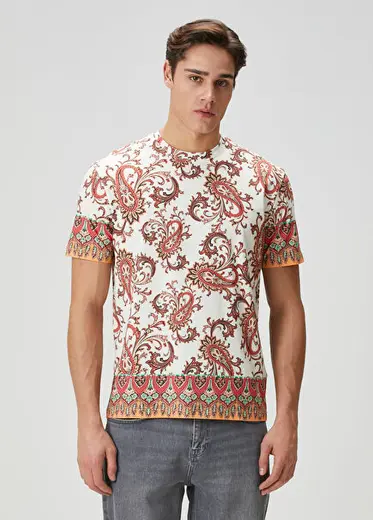 Çok Renkli Etnik Desenli T-shirt