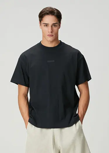 Siyah Logo Detaylı T-shirt