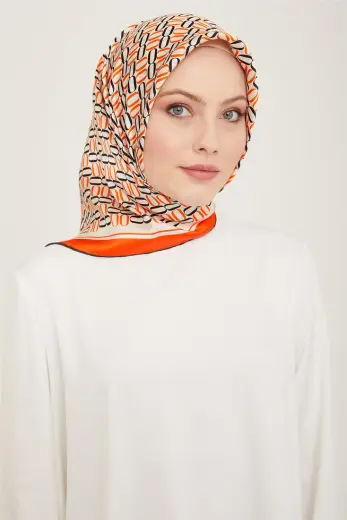 Armine Klasik Desenli Sura İpek Eşarp 24YA9149 50 37