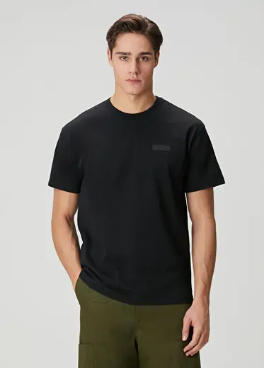 Siyah Logo Detaylı T-shirt