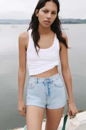 Mom fit paçası kıvrık denim şort
