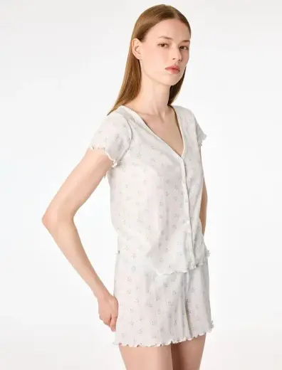 Düğmeli V Yaka Kısa Kollu Desenli Şortlu Pijama Takımı