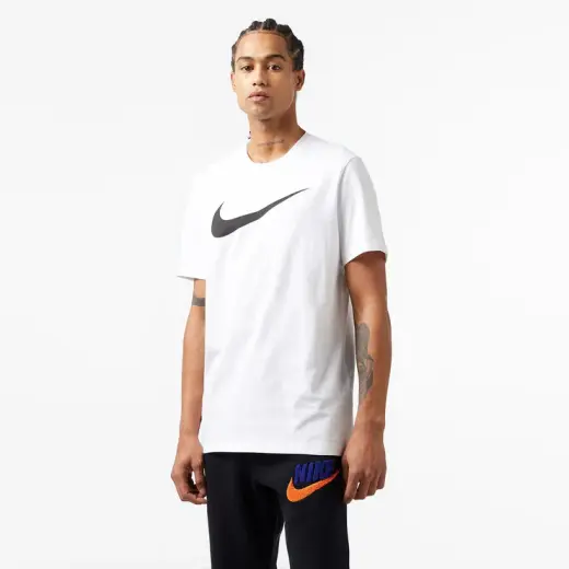 Nike Sportswear Swoosh Erkek Beyaz T-Shirt