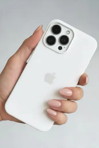 Iphone 16 Pro Uyumlu Kılıf Logolu Lansman Yumuşak Içi Kadife Silikon Kapak Beyaz
